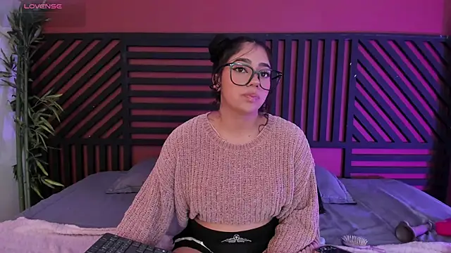 luna cute   online show from February 2026 07:53:01 PM