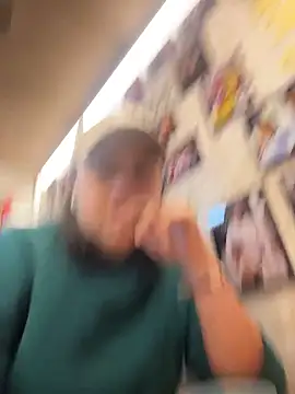 Laurabuu  online show from December 2025 10:41:02 PM