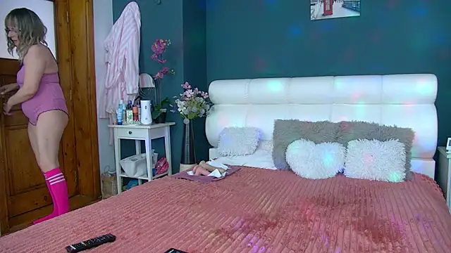 Cougar Milff online show from April 2026 02:00:02 PM