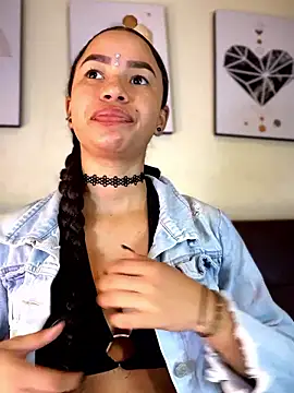 Snapshot of ZoeyFierce chatting on January 2026 01:27:02 PM ZoeyFierce online show from January 2026 01:27:02 PM