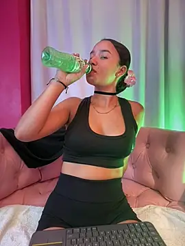 Snapshot of ZoeyFierce chatting on February 2026 02:05:01 PM ZoeyFierce online show from February 2026 02:05:01 PM