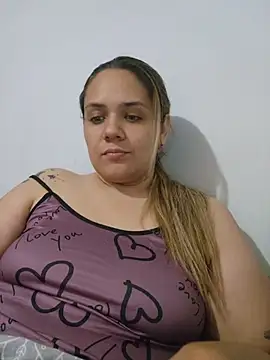 LoreinnFox online show from May 2026 03:25:02 AM