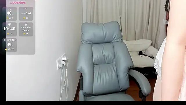 linlinjiang33 online show from April 2026 05:52:01 AM