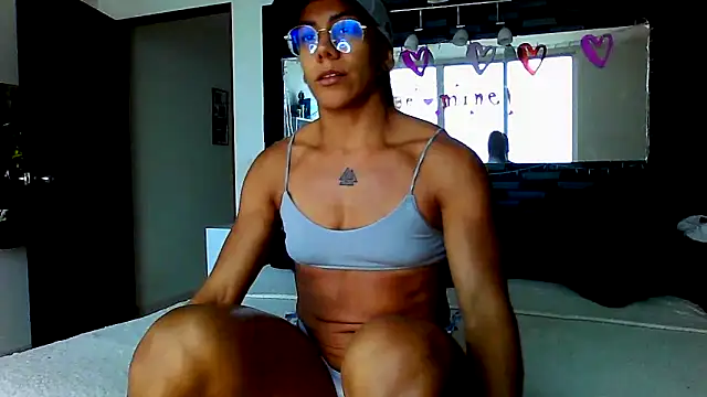 sexymusclegoddess online show from April 2026 01:11:01 PM