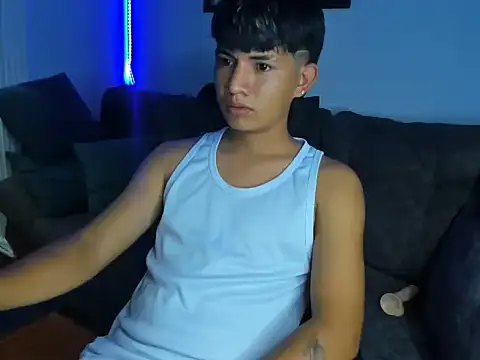 Mikke18 online show from December 2025 04:50:01 AM