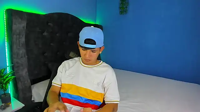 Mikke18 online show from February 2026 08:26:01 PM