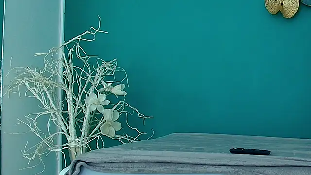 Snapshot of RoxanneJoy chatting on April 2026 04:35:01 AM RoxanneJoy online show from April 2026 04:35:01 AM