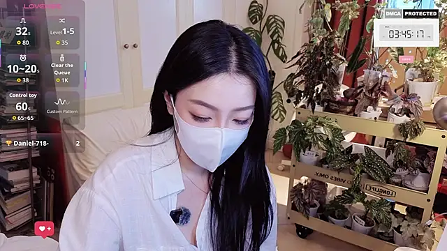 nayomi 34f online show from April 2026 07:44:01 AM