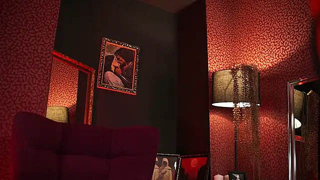 Snapshot of Roxa_Lana chatting on June 2026 01:47:01 PM Roxa Lana online show from June 2026 01:47:01 PM