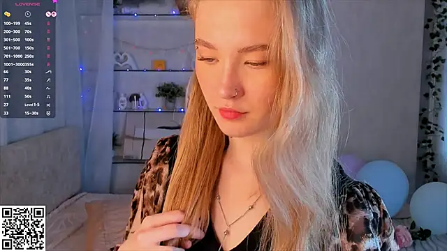 Snapshot of MaireLanda chatting on June 2026 04:15:02 AM MaireLanda online show from June 2026 04:15:02 AM