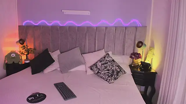 Aura sun online show from January 2026 11:58:01 AM