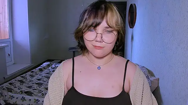 Lily-Violet online show from April 2026 01:41:01 PM