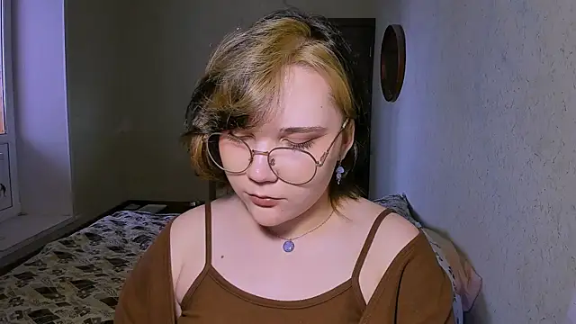 Lily-Violet online show from April 2026 12:16:02 PM