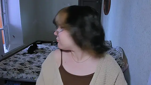 Lily-Violet online show from April 2026 12:49:01 PM