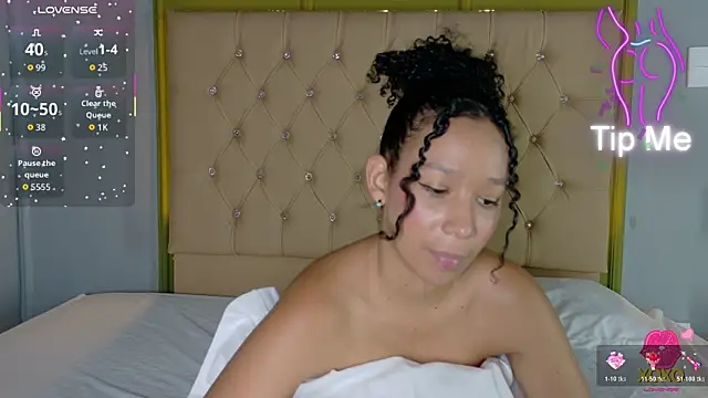 Snapshot of EmmaLawrence_ chatting on July 2026 04:19:01 AM EmmaLawrence online show from July 2026 04:19:01 AM