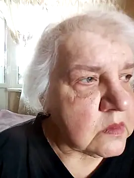 HapinessLovee online show from April 2026 12:38:01 PM