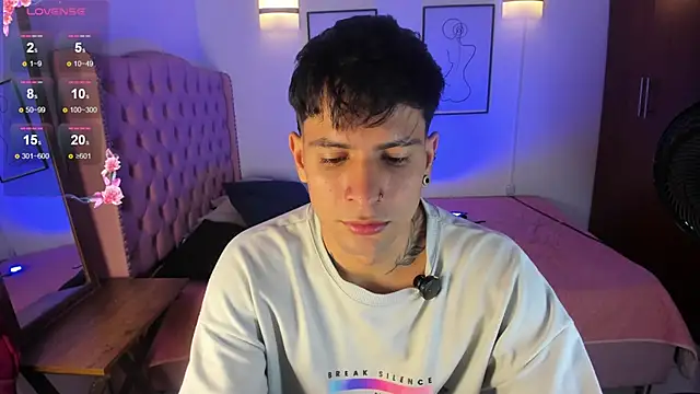 vaalentiino online show from March 2026 06:42:02 PM