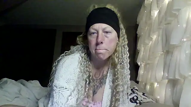 Outdoorchicjj online show from February 2026 07:05:01 AM