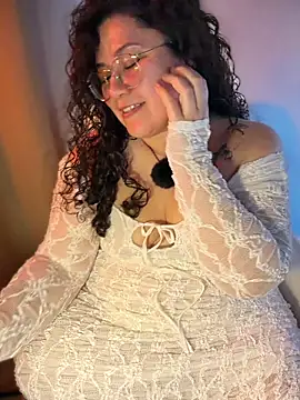 Snapshot of VanesssaMilf_ chatting on June 2026 02:16:02 AM VanesssaMilf online show from June 2026 02:16:02 AM