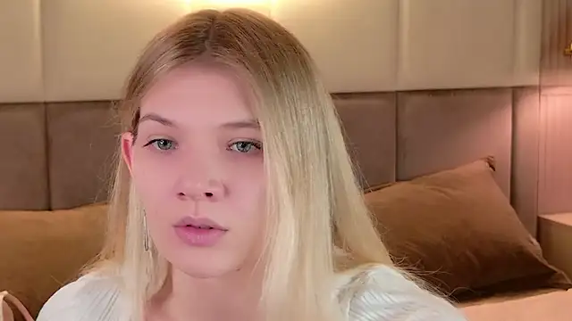 Vivien Hans online show from April 2026 08:32:01 PM