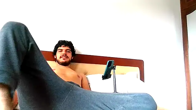 Hot Contrasts online show from April 2026 08:26:02 PM