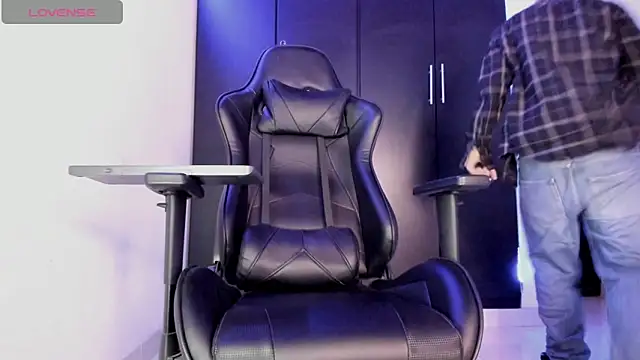 Liam Mateo online show from April 2026 05:25:01 AM