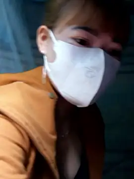 yana-zz online show from April 2026 06:35:01 PM