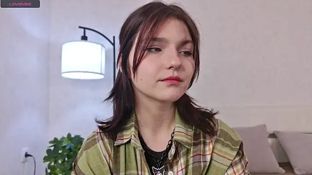 NyraVesperis online show from May 2026 06:18:01 AM