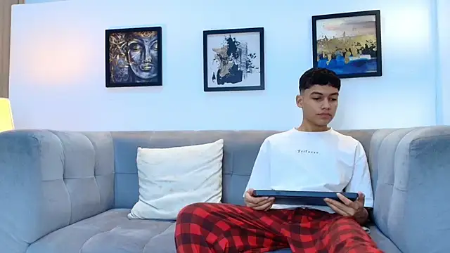 HORNY PRETTY online show from April 2026 09:37:01 PM