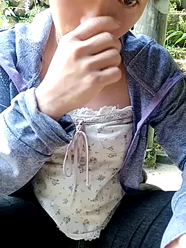 Snapshot of little-effy chatting on June 2026 10:02:01 AM little-effy online show from June 2026 10:02:01 AM