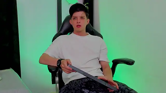 sebastamayo  online show from April 2026 01:13:01 PM