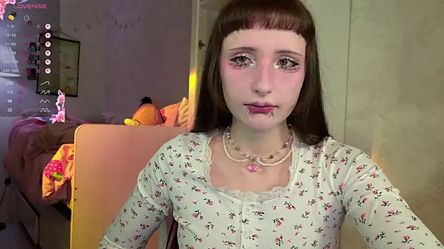 MiraJades online show from April 2026 10:07:01 PM