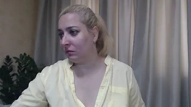 Snapshot of sweetpussy13 chatting on June 2026 05:41:01 AM sweetpussy13 online show from June 2026 05:41:01 AM