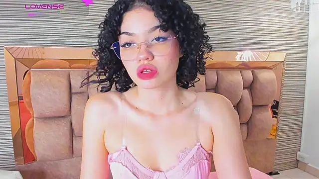 Snapshot of chloe_cortez chatting on June 2026 11:19:05 AM chloe cortez online show from June 2026 11:19:05 AM