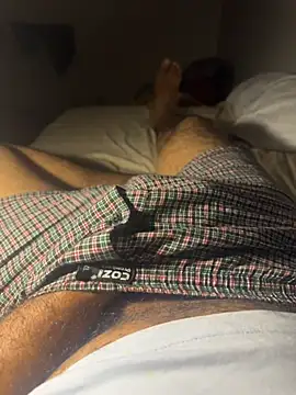 Night outcam online show from April 2026 09:13:01 PM