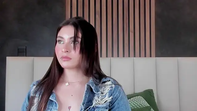 Miia Anderson online show from April 2026 12:16:02 PM