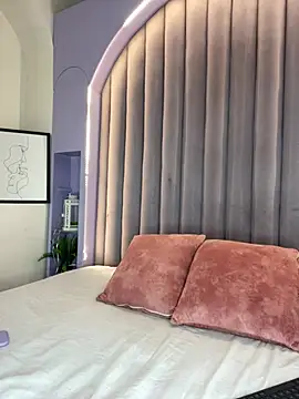 Miia Anderson online show from April 2026 11:47:01 AM