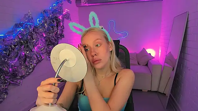 AprilChambers online show from February 2026 09:47:01 AM