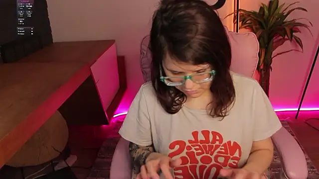 Ariell Mini online show from March 2026 01:03:01 PM