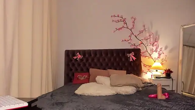 MilanaHotts online show from March 2026 06:08:01 AM