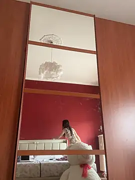 saphirafox online show from April 2026 01:23:01 PM