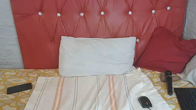 LaicyBrown76 online show from April 2026 07:07:02 PM