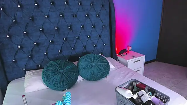 Snapshot of Issa_Clark01 chatting on June 2026 12:24:02 AM Issa Clark01 online show from June 2026 12:24:02 AM