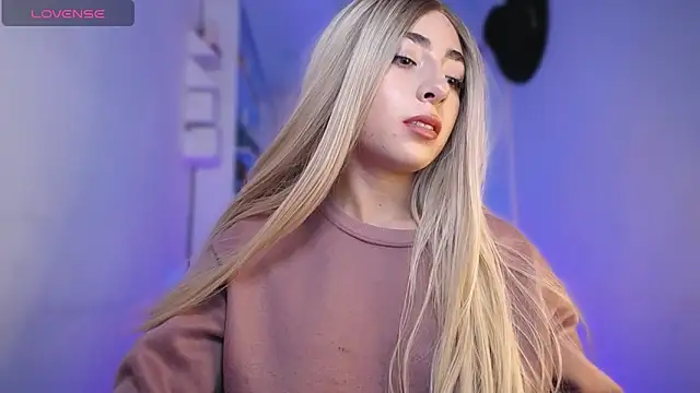 Snapshot of channel_blondee chatting on February 2026 10:02:01 PM channel blondee online show from February 2026 10:02:01 PM