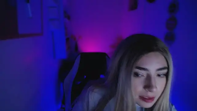 Snapshot of channel_blondee chatting on February 2026 11:44:02 PM channel blondee online show from February 2026 11:44:02 PM