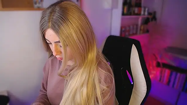 channel blondee online show from May 2026 12:05:02 AM