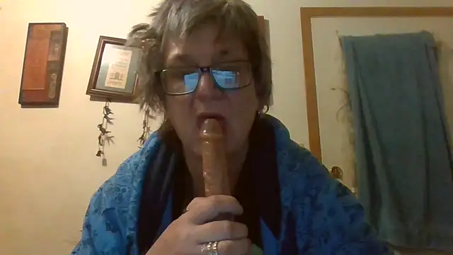 Snapshot of becky1111 chatting on June 2026 07:47:02 AM becky1111 online show from June 2026 07:47:02 AM