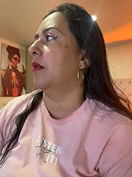 Snapshot of evelyn_harpeery chatting on July 2026 10:42:02 AM evelyn harpeery online show from July 2026 10:42:02 AM