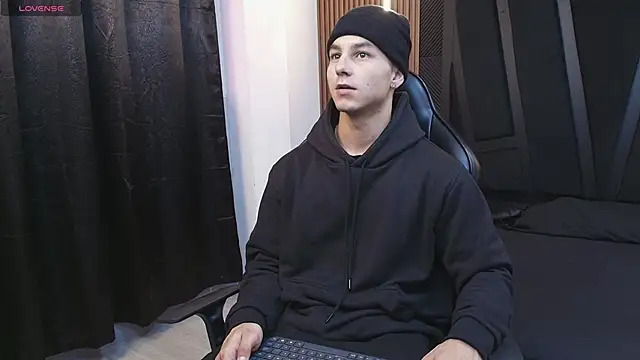 Noah Clarkk online show from March 2026 01:26:01 PM