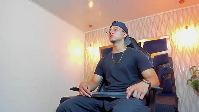 Noah Clarkk online show from March 2026 05:29:01 PM